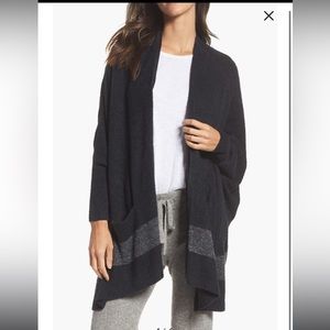 Barefoot Dreams® Cliffside Circle Wrap - Black/Graphite